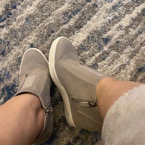 Mia hidden wedge sneaker in Gray